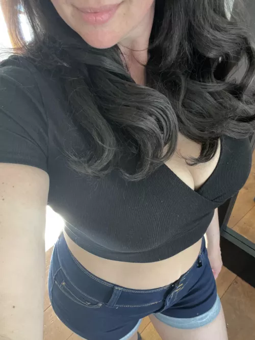 Your everyday Housewife Never been so Horny