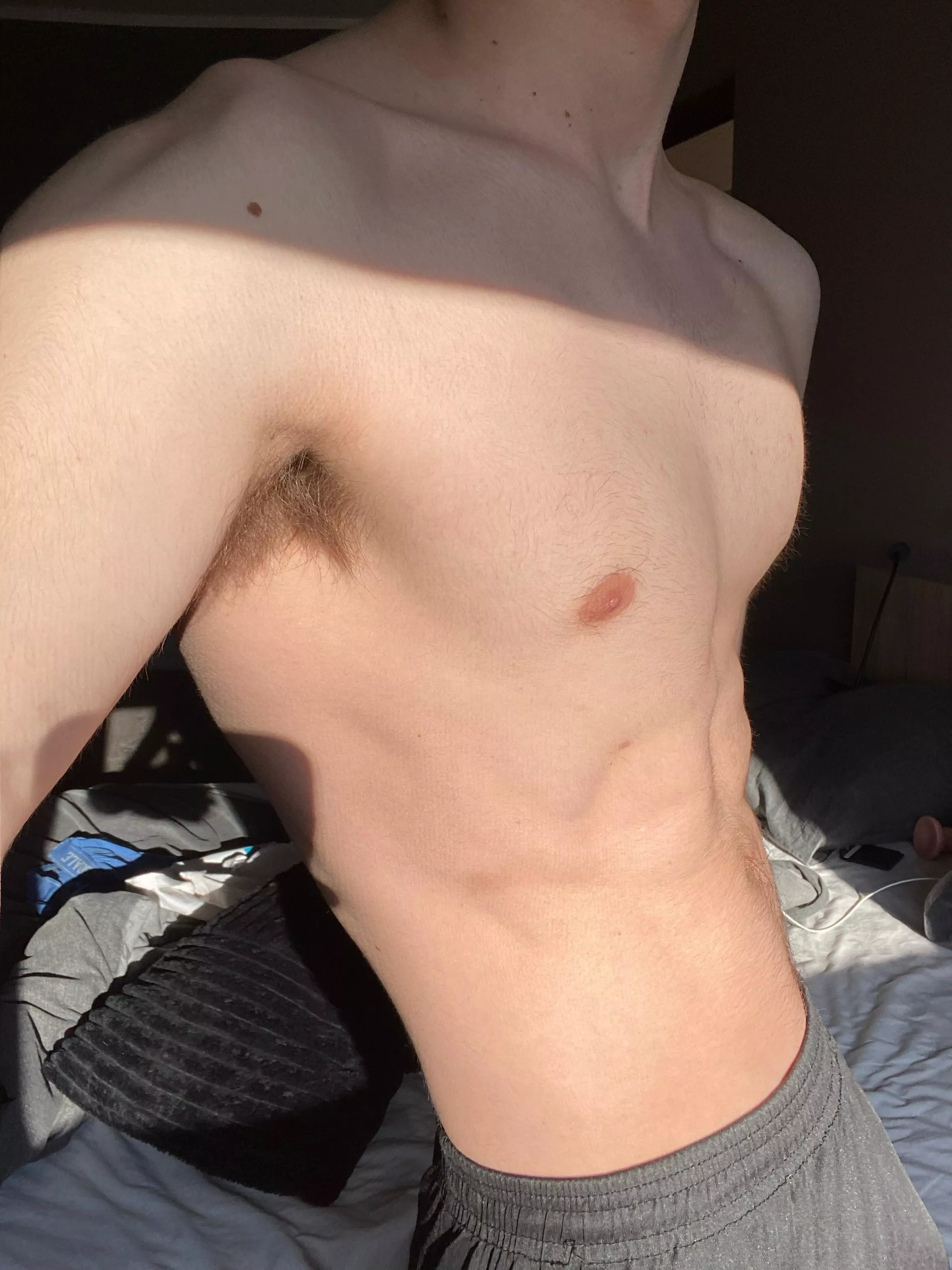 19yo i need someone to sniff it and lick it😈