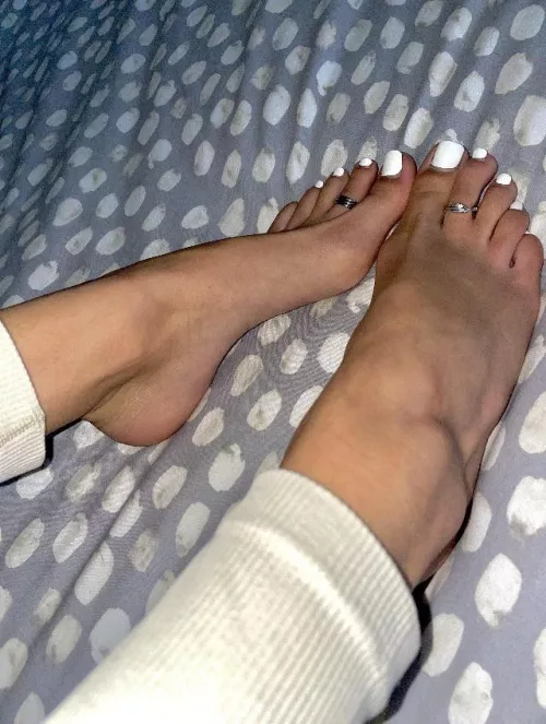 20F, my DMs are open to anyone!