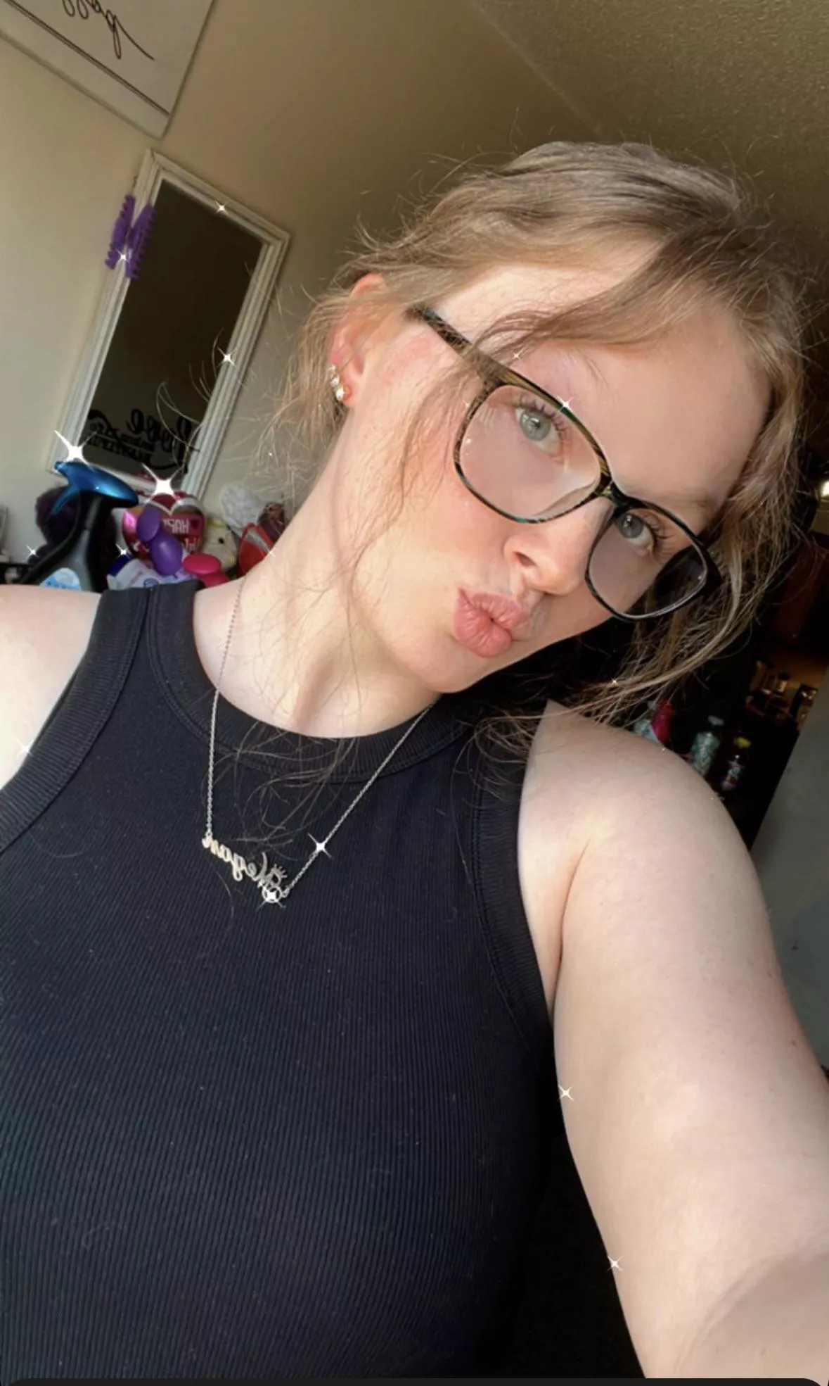 Anyone wanna see my 19 yo wife naked?😏😏