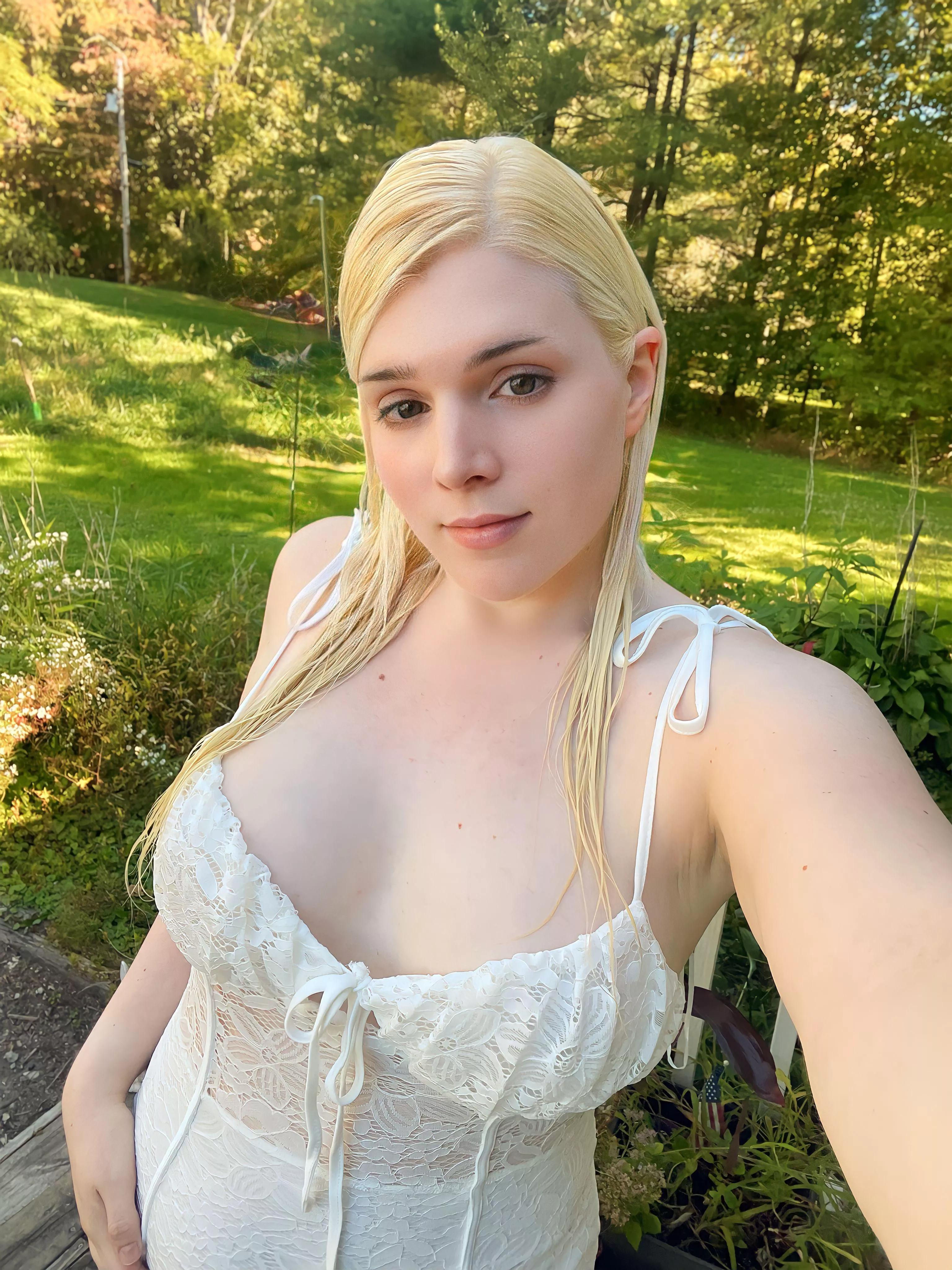 Chubby tgirl with no makeup 💕