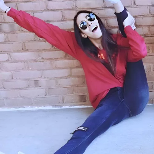 Couldn’t resist jerking off to this pose 🥵