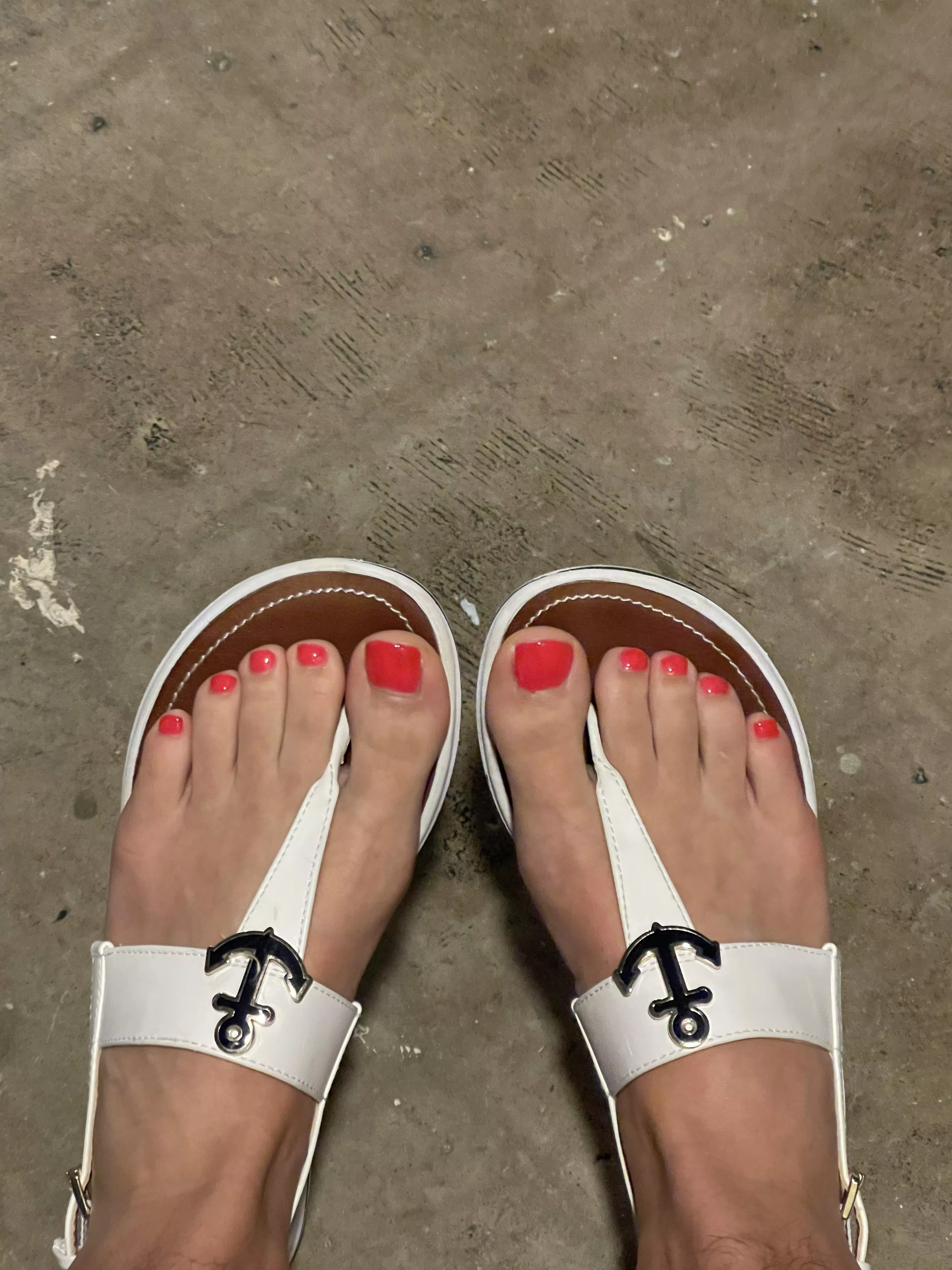 Do my toes look good with these sandals?