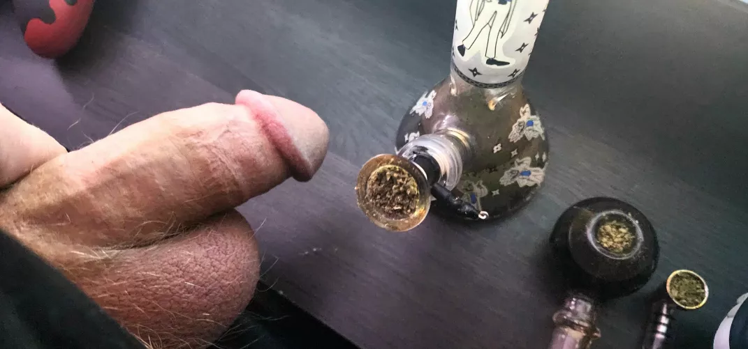 Happy 4/20!!! Smokn, horny, and game.