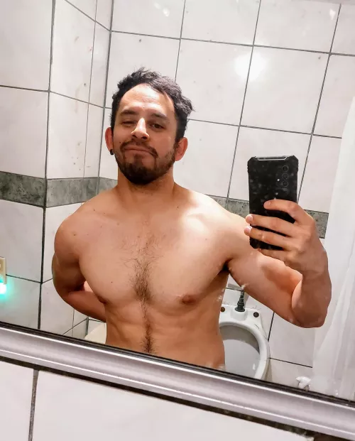 I just woke up (can say by my face) hug me and shower with me (36) gaymer geek here