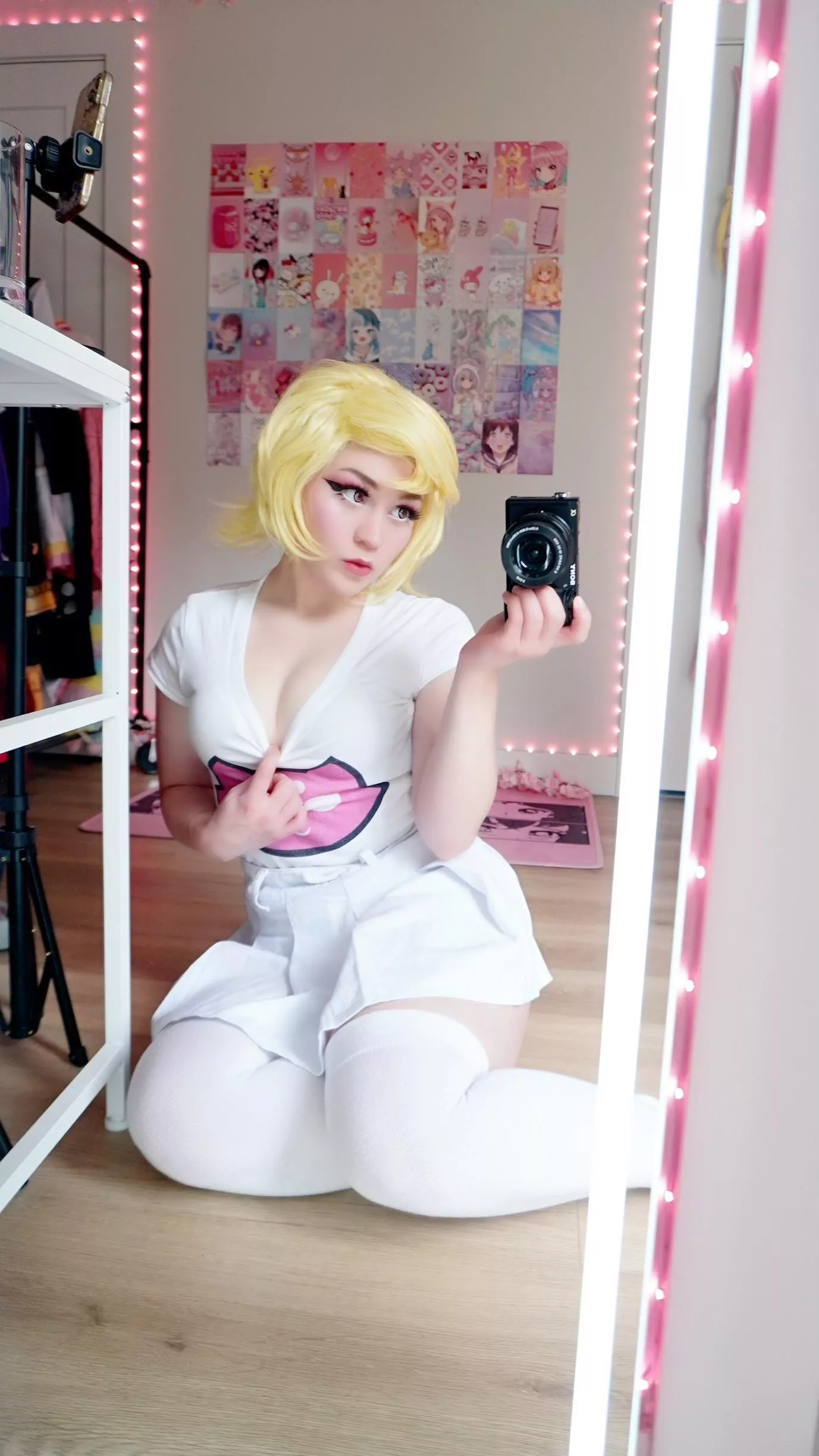 If you like cosplay girls with thiccy thighs, I got whatchu lookin for ;) (OC)