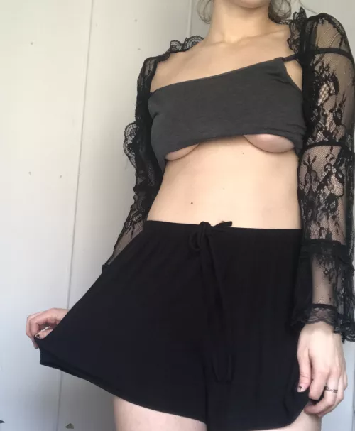 Maybe it is too cropped, rate it