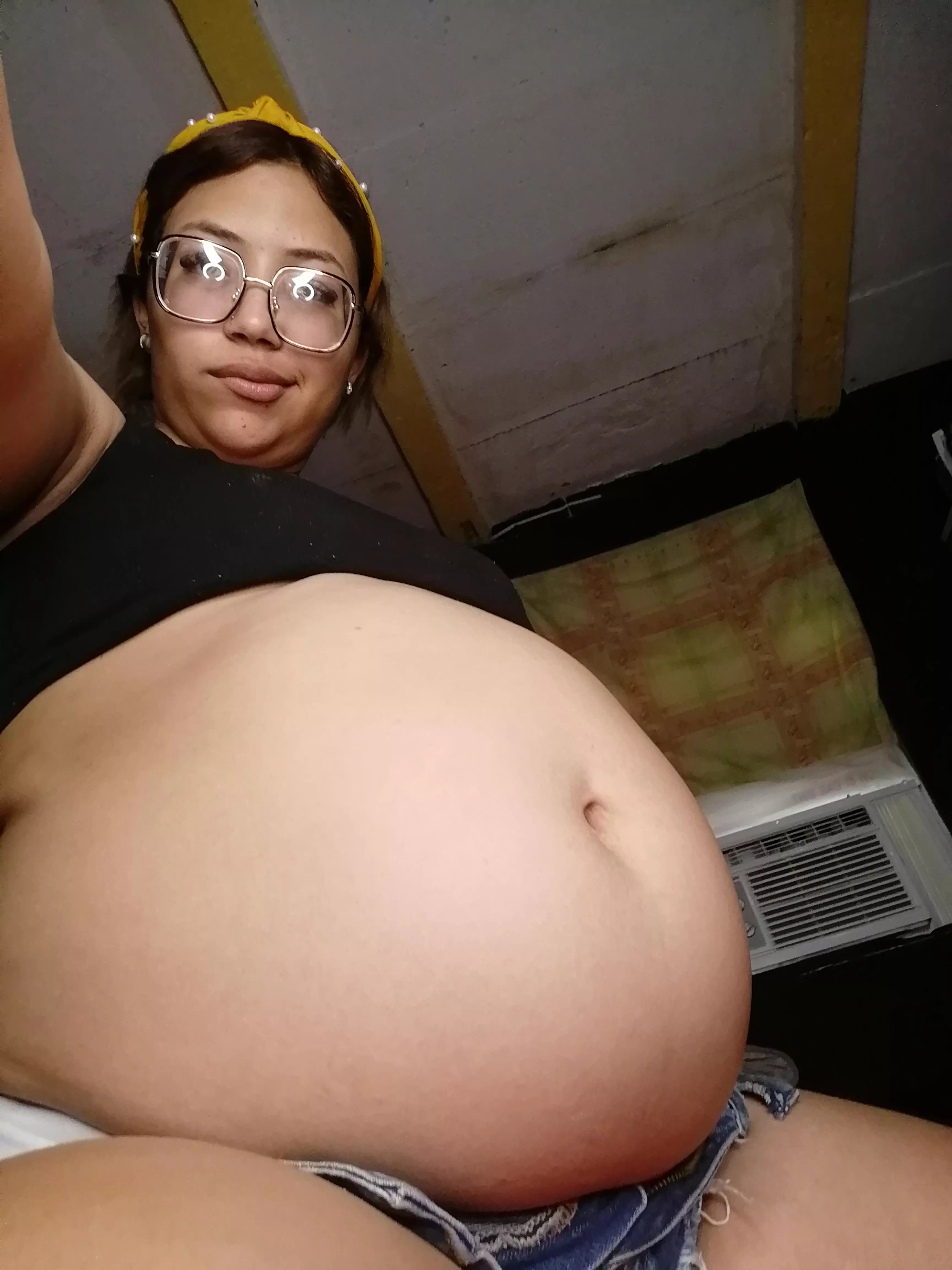 My cute 25 week old belly wow looks amazing I love it 🥰 I'm here to fulfill all your fetishes I also do custom content 🥰 write me
