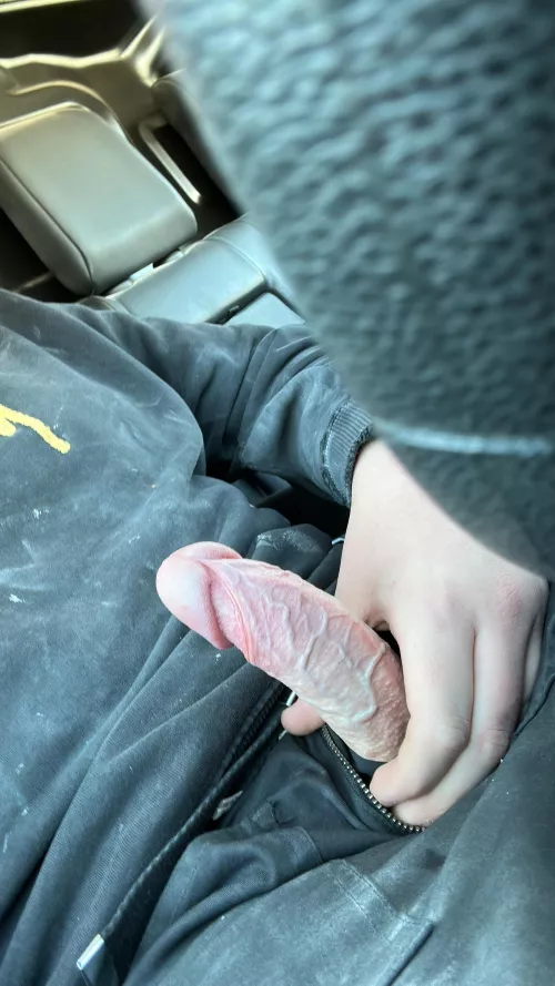 So horny at work dm daddy