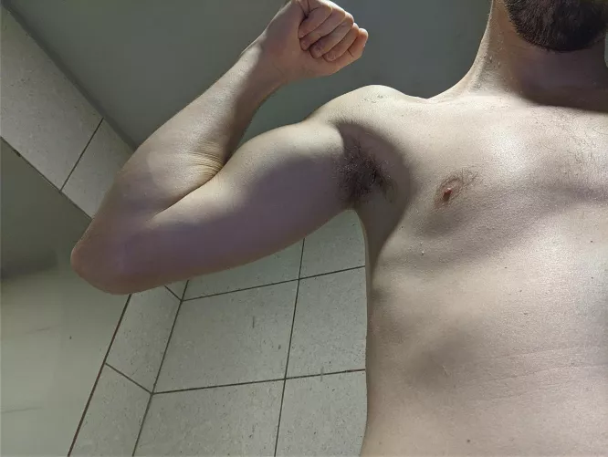 Sweaty & horny after gym. Dm me bros