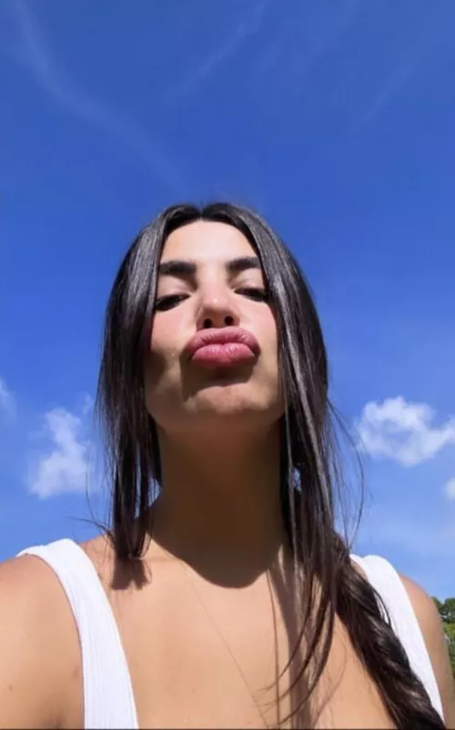 The spread and color. Absolute killer Brazilian babe