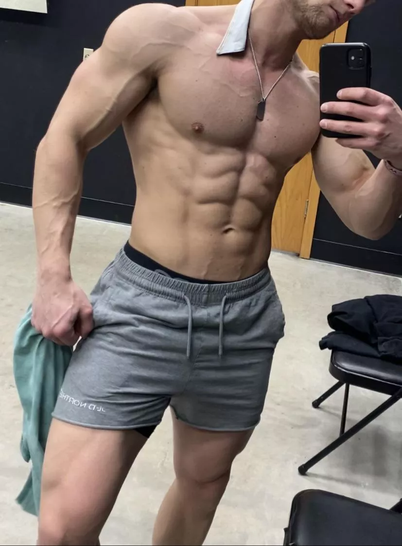 Training hard until i find my big titty queen [M] 25