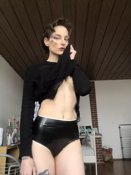 you are welcome to give me head pets, u can keep this creature as a pet 🧚‍♀️💖