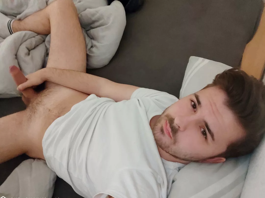 21🇩🇪 Thinking about creating a face + dick group. If you want to show it all @saiums1 fit+