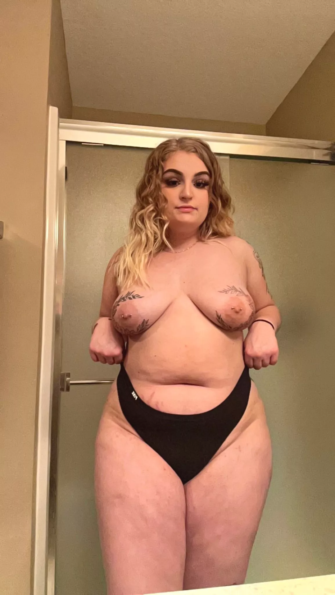 22F sexy PAWG 😍 down to get naughty ♥ 😜