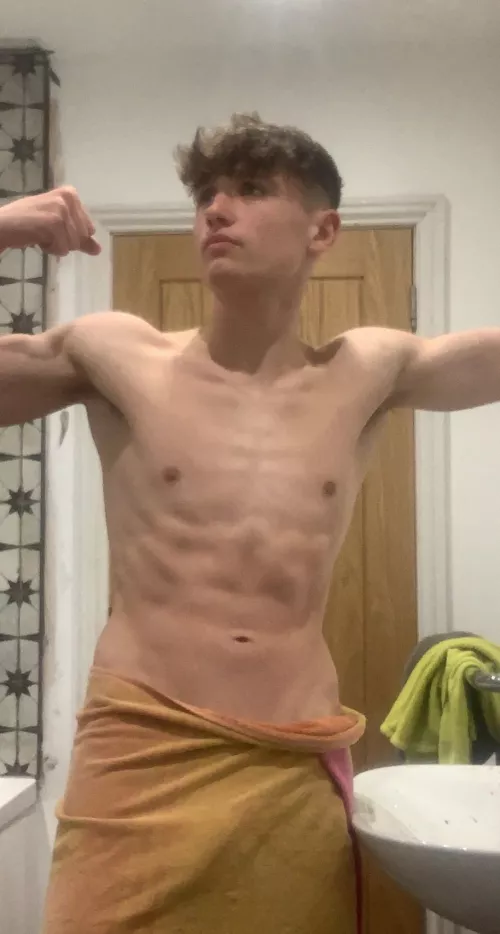 Bulge on my towel 🍆