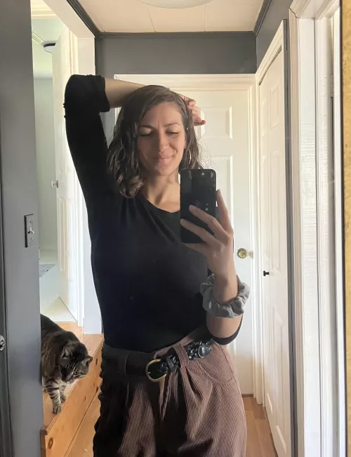 Cat snuck into my selfie 😻 [f]