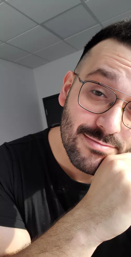 First post here, just wanted to say hi! Let's be friends 🤗