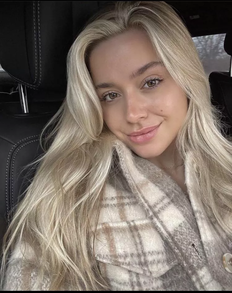 Her sister the model and she’s not