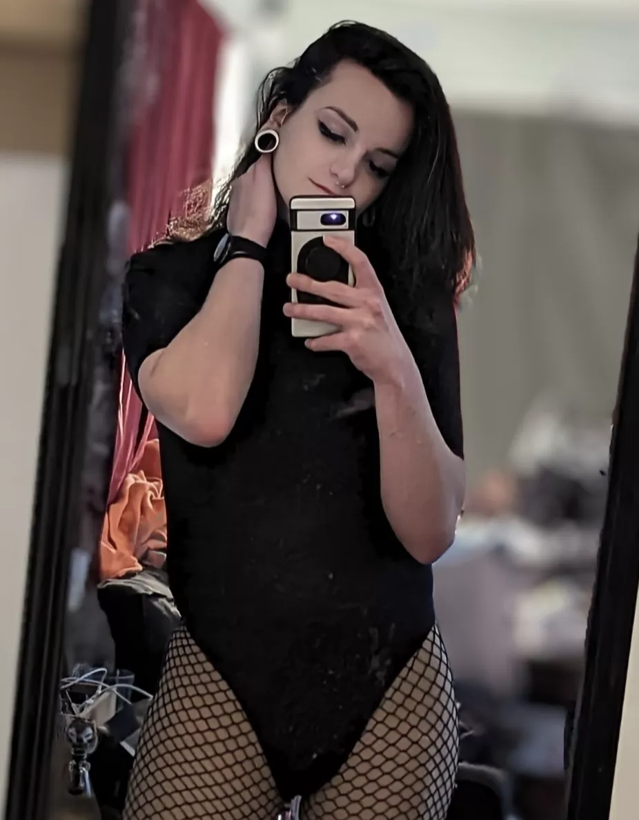 Hey whats going on tonight? Can I come?