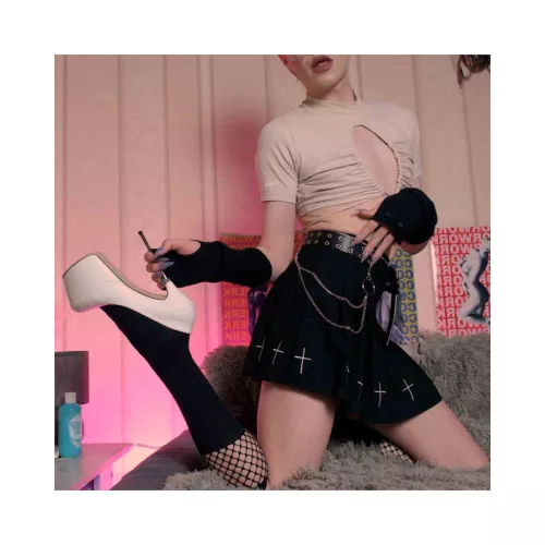 I still hv'nt learned to walk in these hight heels 🥲