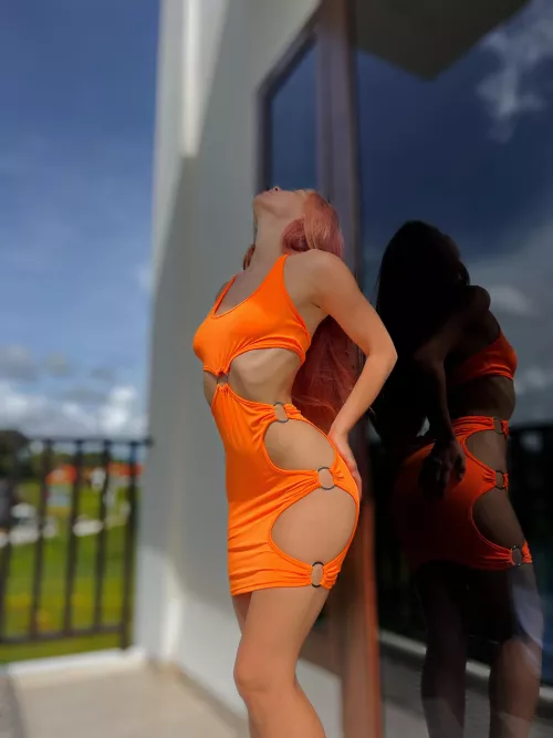 I'm very sexy in this dress aren't I ?:)