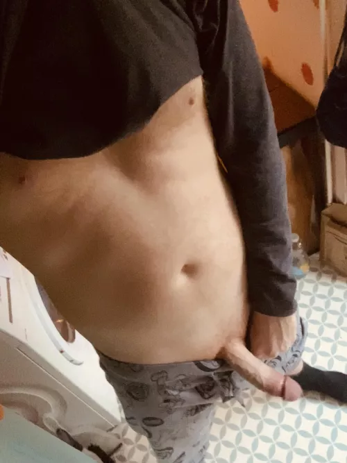 Just a ginger daddy in the kitchen looking for breakfast