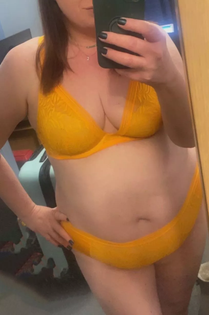 Just wanting to brighten up a dull day in orange! [F]