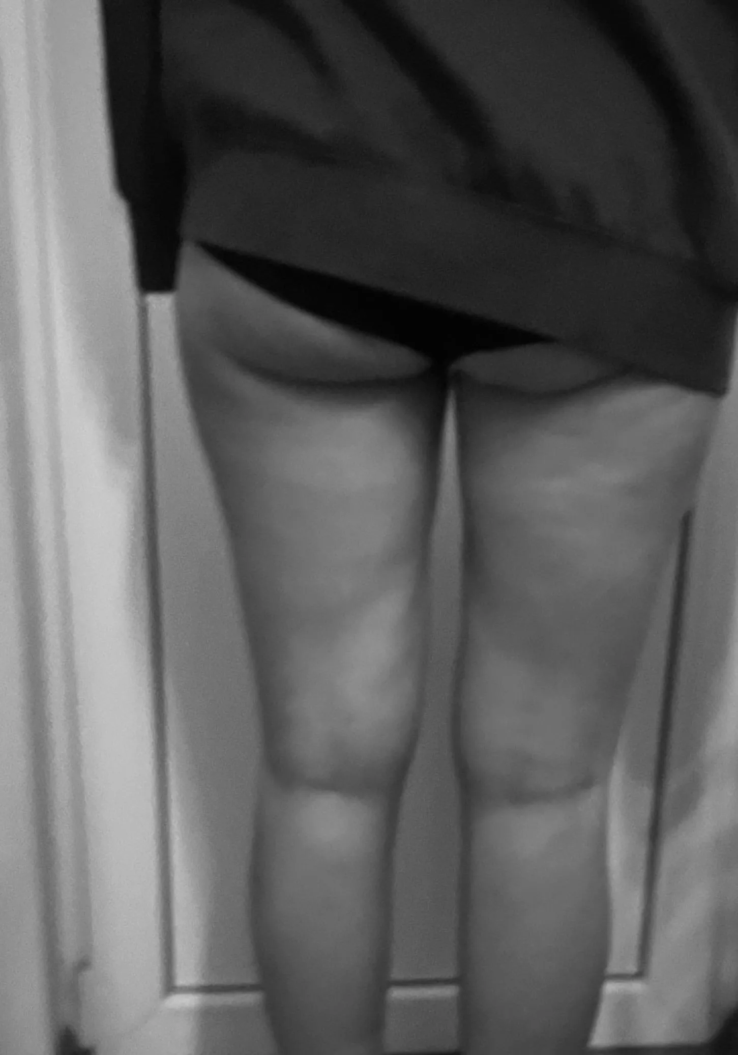 My gf cleaning in front of my friends wearing shorts 🥵