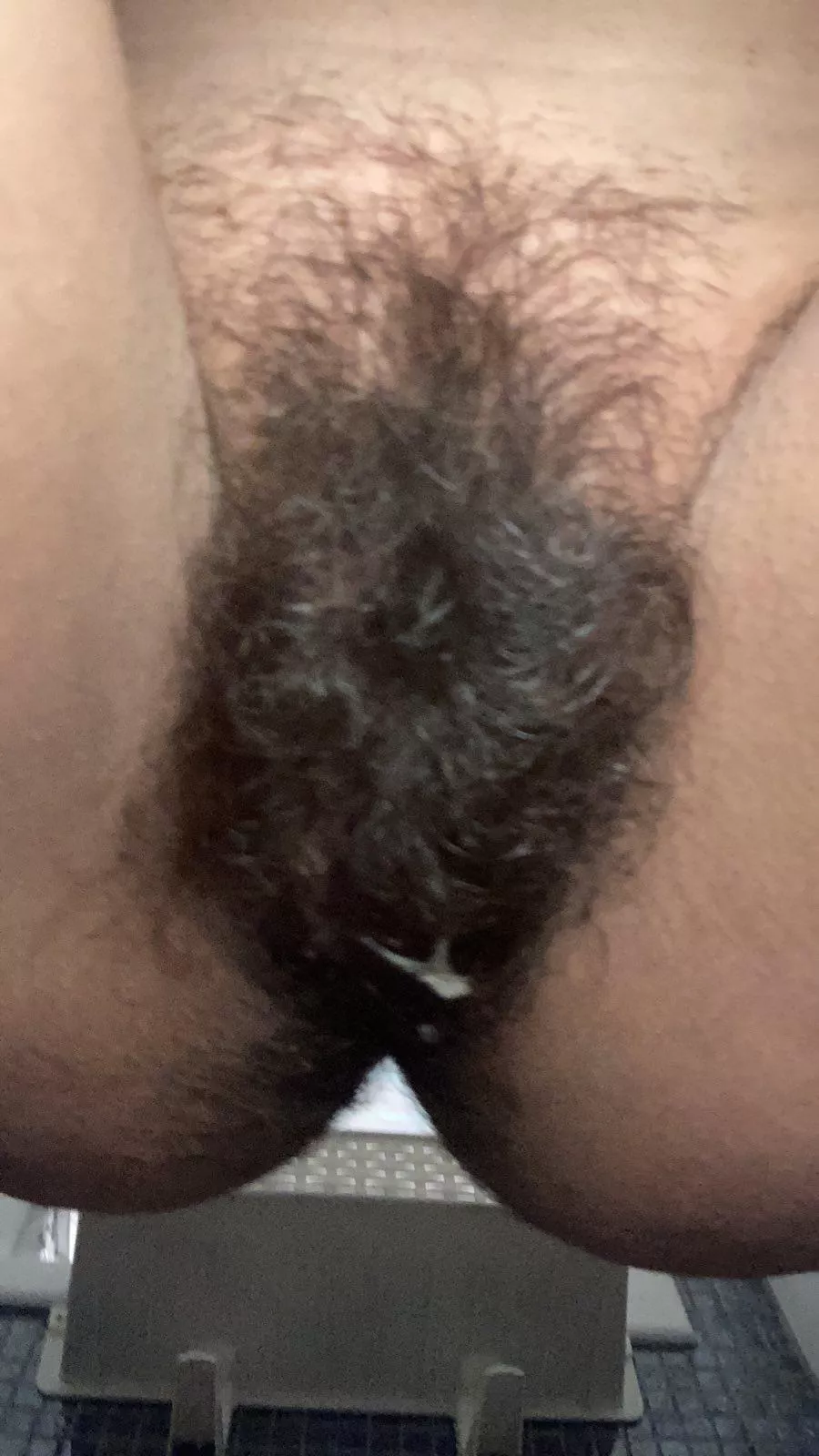 Omg my bush is so thick. Looks like you're looking down on top of someone's head lol that's airbombed by a pelican🤭😁