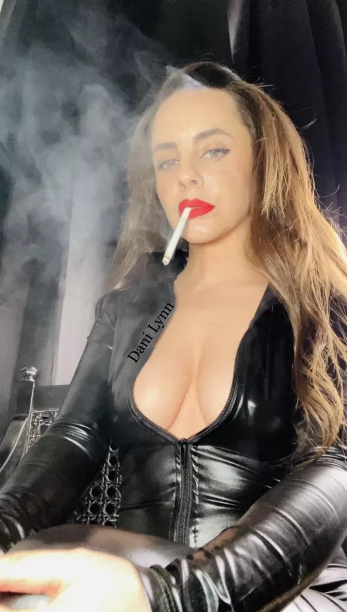 On your knees and open wide 👅🚬