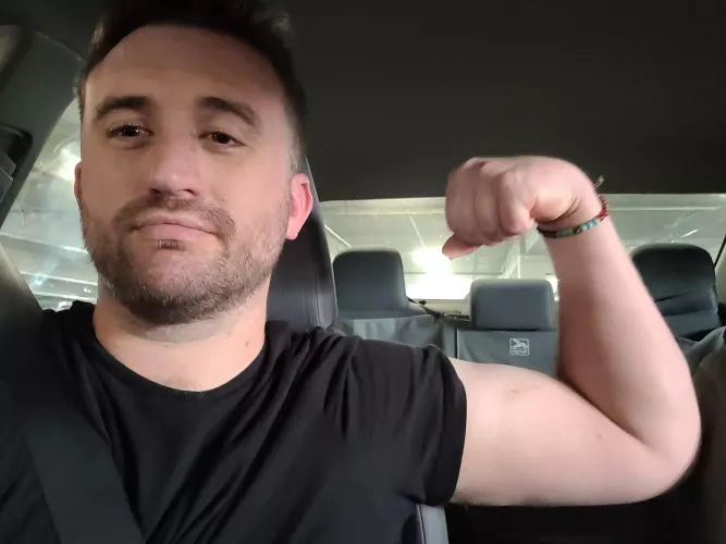 Still new & getting used to the gym - but it's so exciting when I get just a lil pump 💪