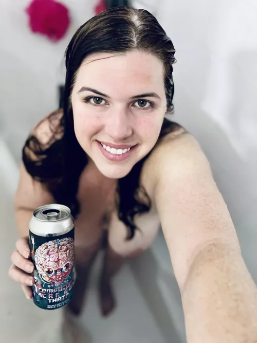 Thirsty Thursday. Enjoying DSSOLVR “Computers Can Do That” NEIPA in the shower. 4 out of 5.