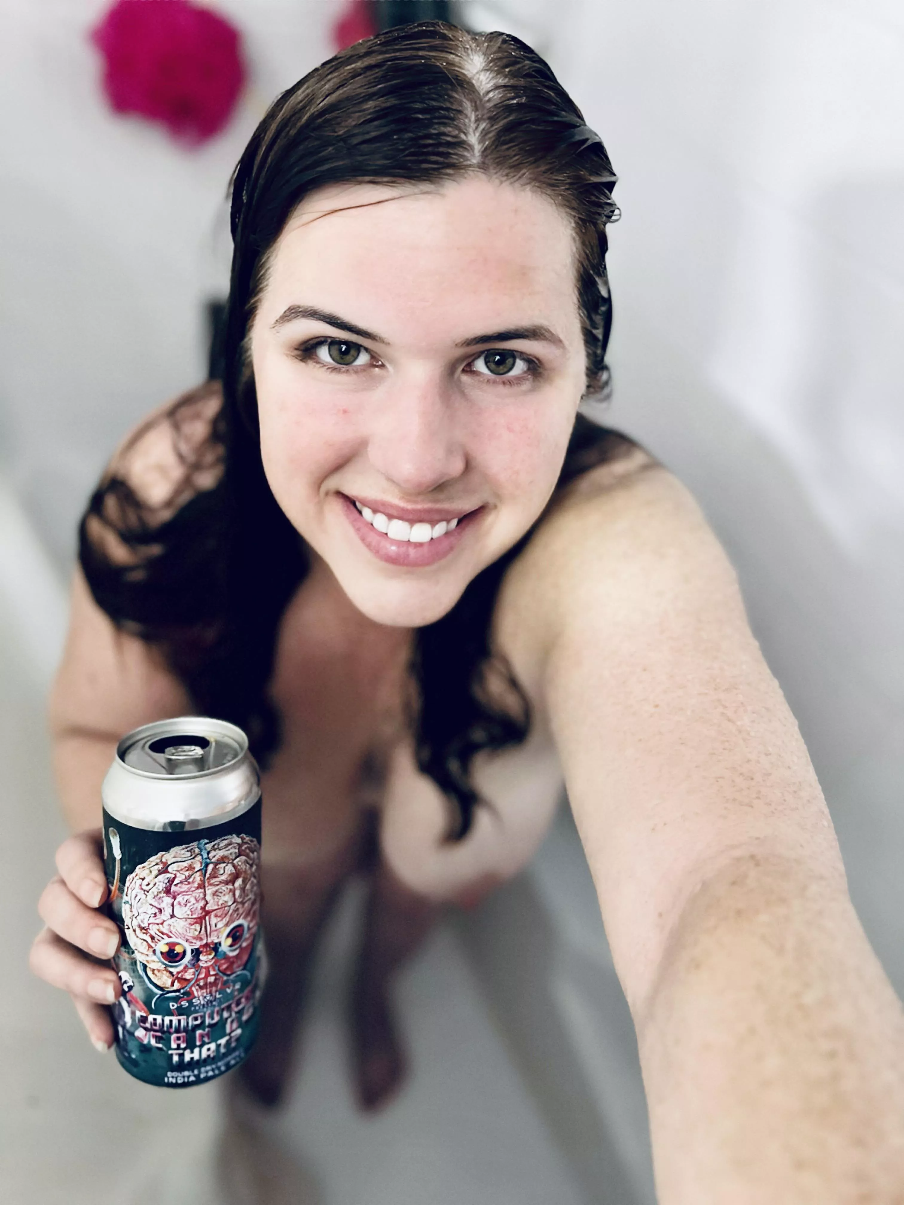 Thirsty Thursday. Enjoying DSSOLVR “Computers Can Do That” NEIPA in the shower. 4 out of 5.
