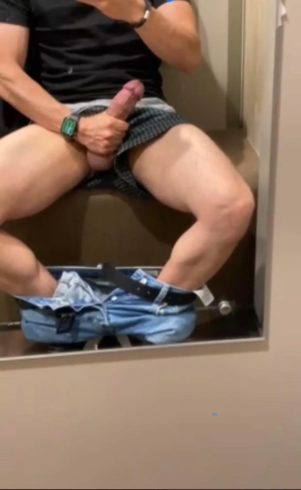 Who wanna a mutual masturbation with me now?