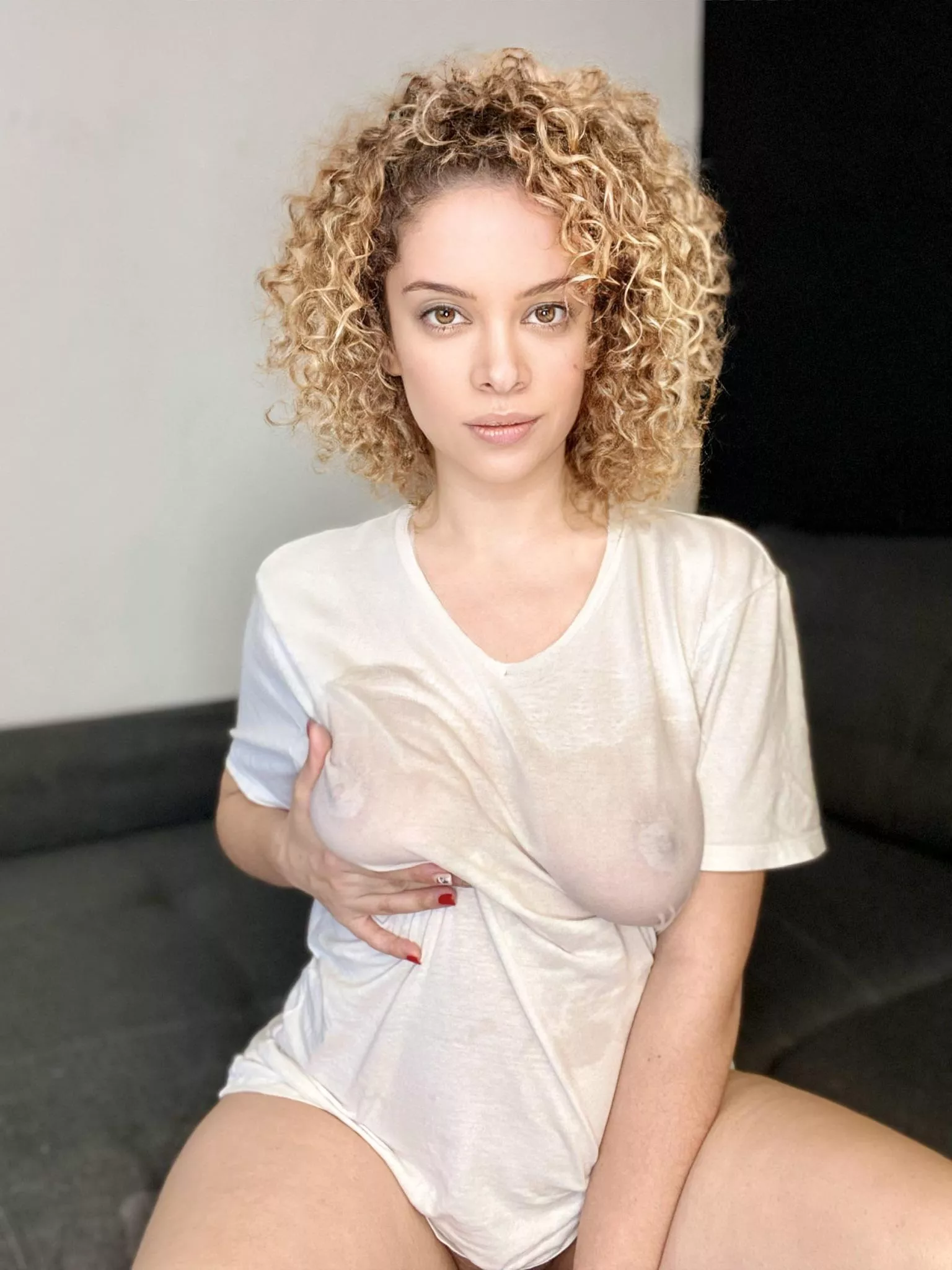 Whoever reacts gets a nude ( instant)