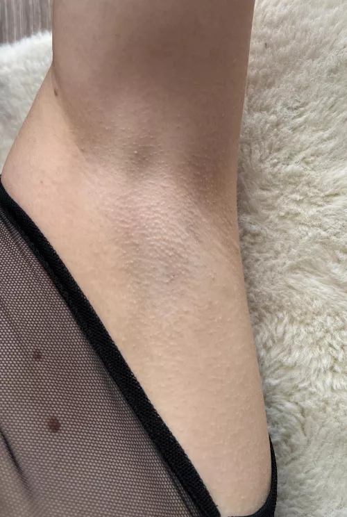 Would you sniff my sexy armpits?