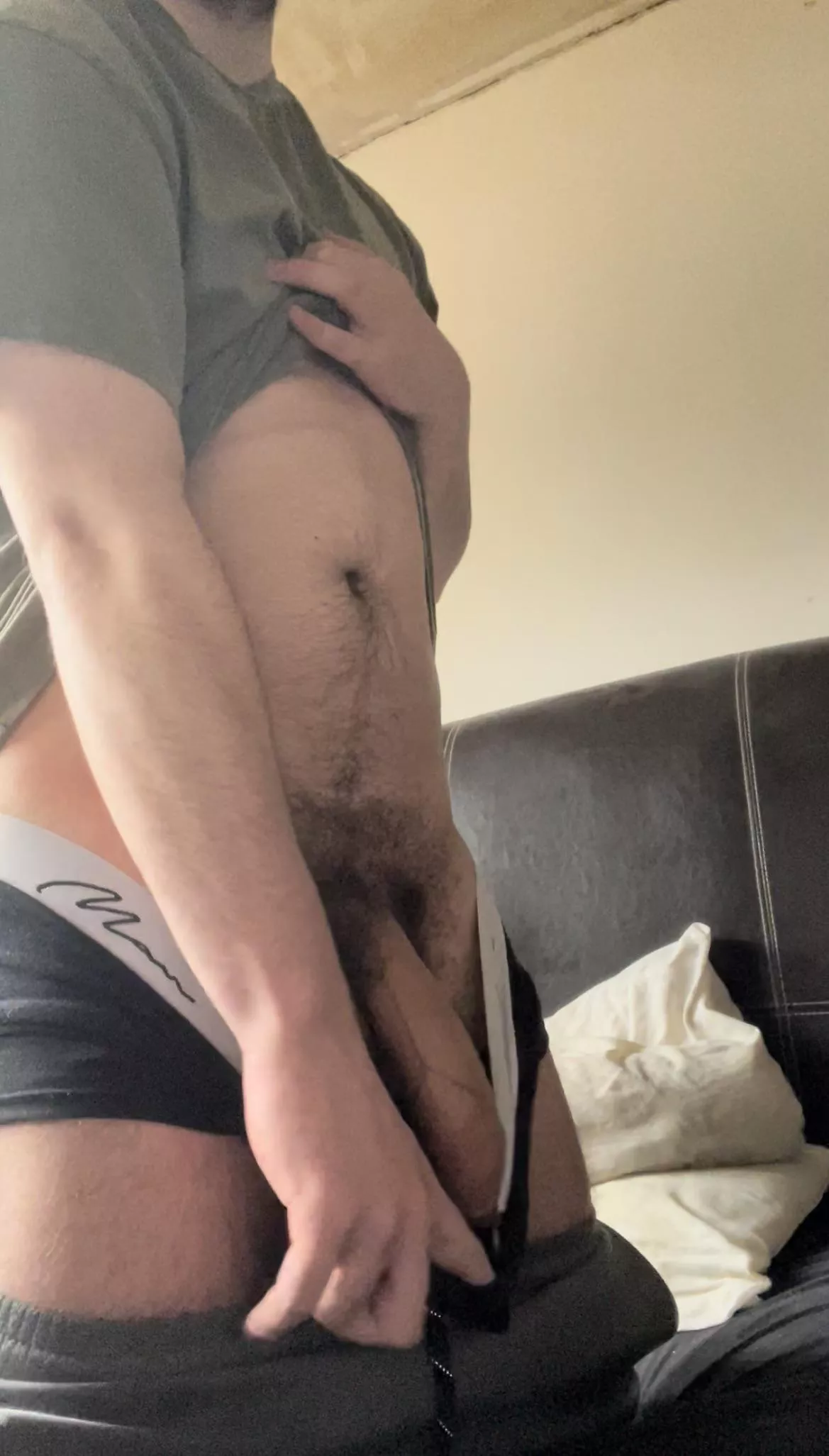 24M. England. 6ft3. Alpha. Check me out 😈💦 Dms open