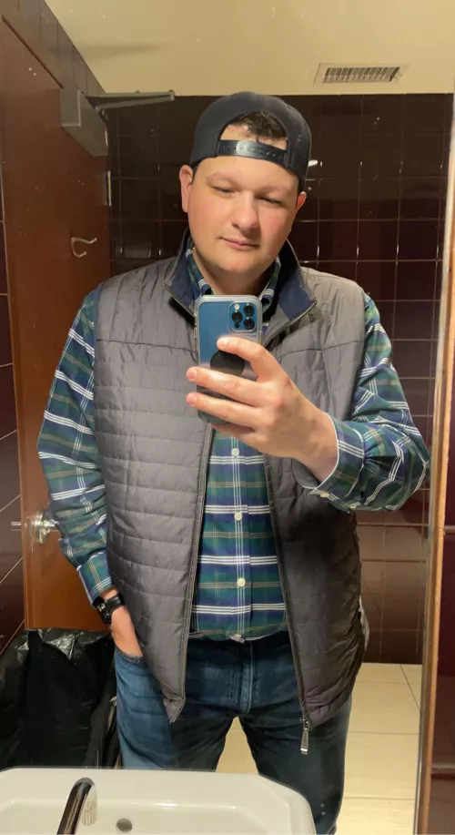 (30) Always try to talk to guys but no one assumes Im gay unless I tell them. Any suggestions?