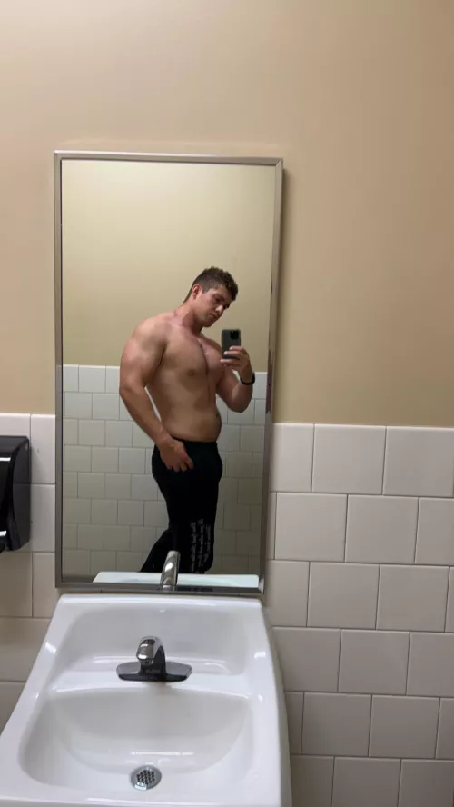 6’4” 250lbs of alpha