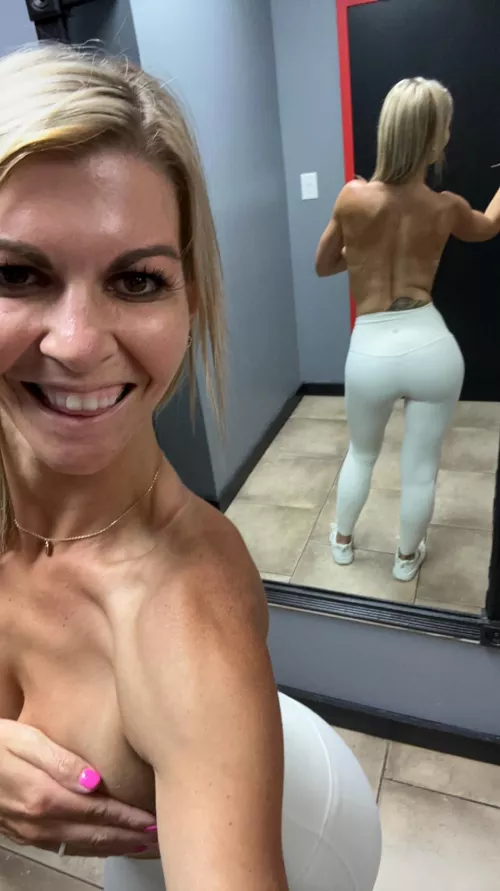A Hot Mom with some White Lulu leggings!