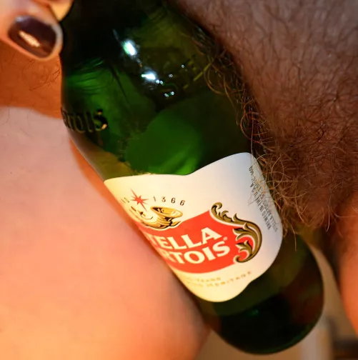 Cooling off my hairy pussy