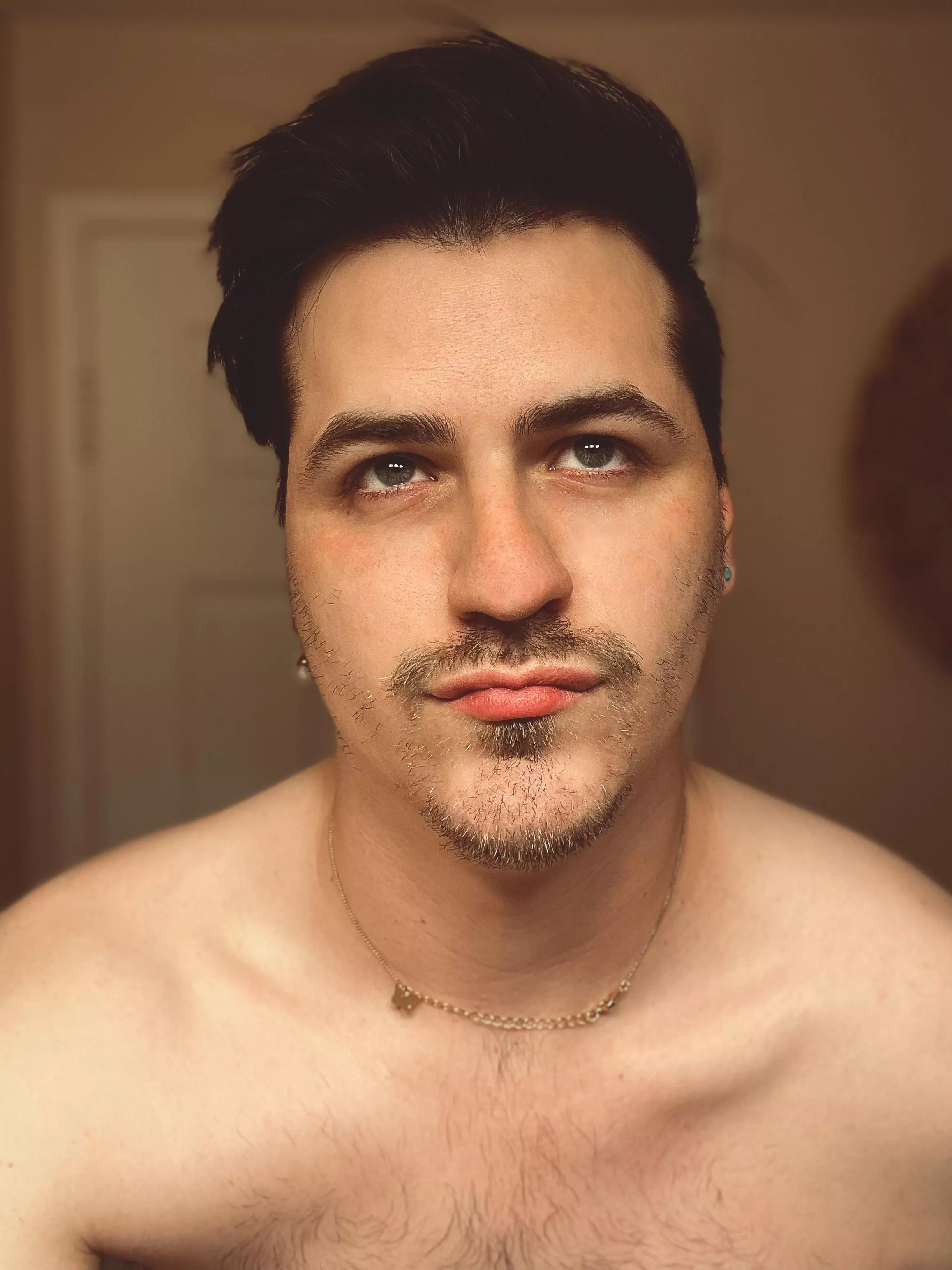 Do you guys like my necklace? Do you guys like my necklace?