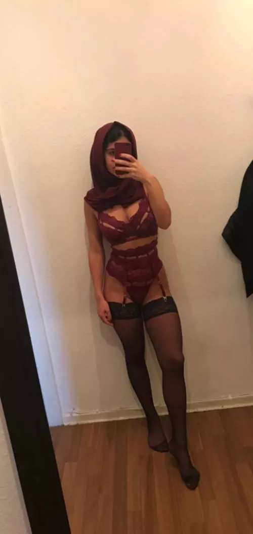 Ever had a hijabi girlfriend experience?