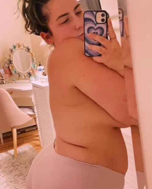 Fill this gut with junks 🍕🍗🍔