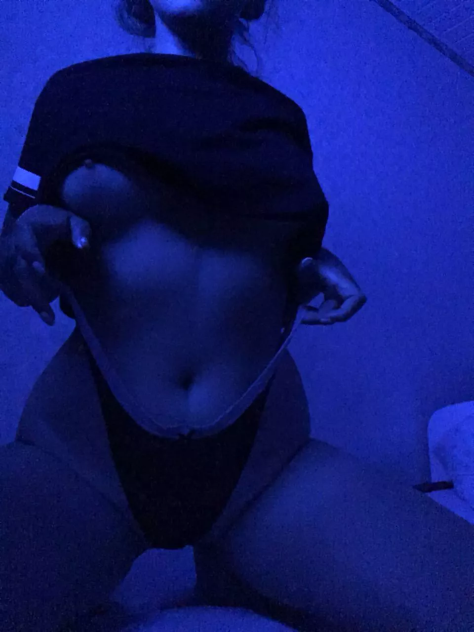Finish all over my tight body https://chaturbate.com/littleshybb/
