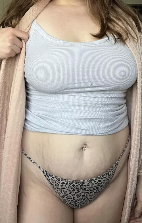 Happy Friday.. How are you going to help me celebrate the weekend? 😘