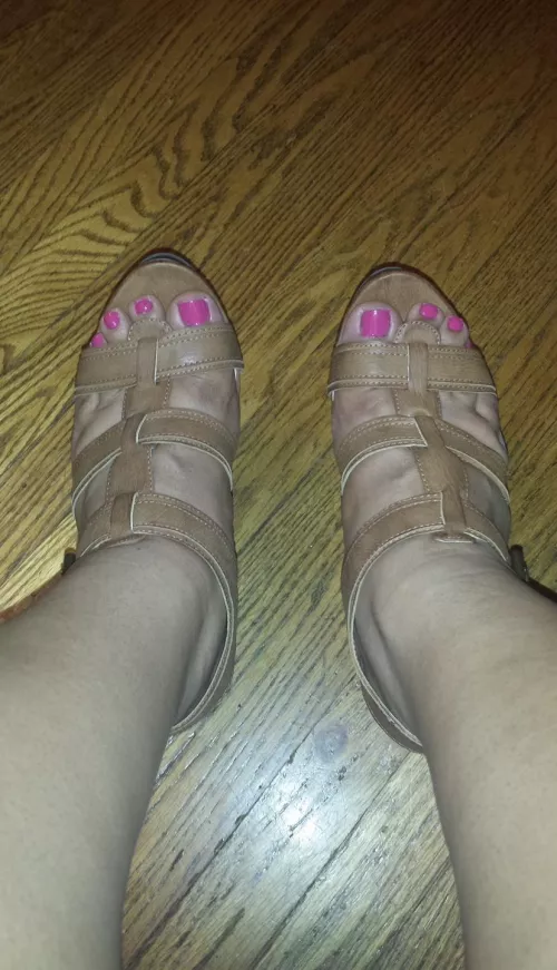 Hey love, mind taking my heels off for me? 💕