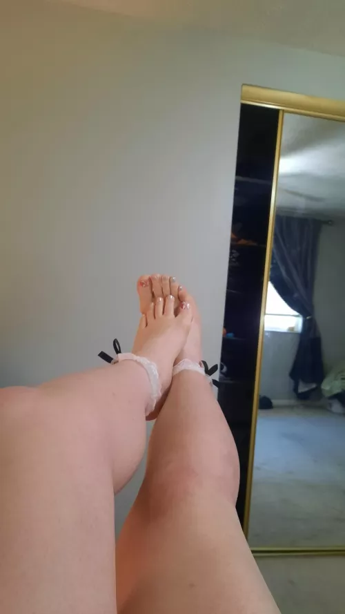 hope my feets aren't too boyish to post here ! :X