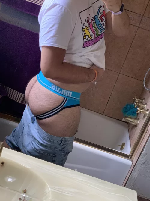 How do I look in this jock?
